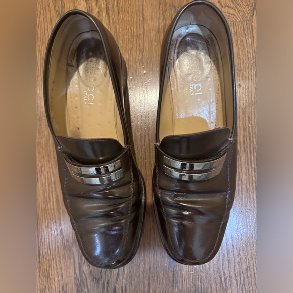 Classic Gucci brown leather loafer with silver buckle. Size 9 - Picture 1 of 4